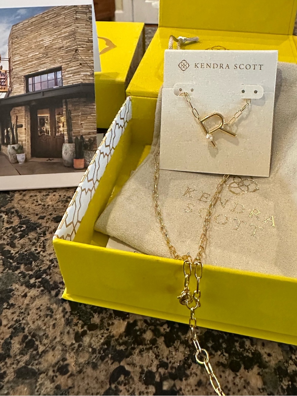 Kendra Scott Pearl Letter R Pendant Necklace- Gold White Pearl NEW - Picture 5 of 10
